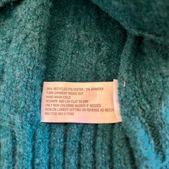 Emerald green cable knit cardigan with jeweled buttons. - Picture 4 of 7